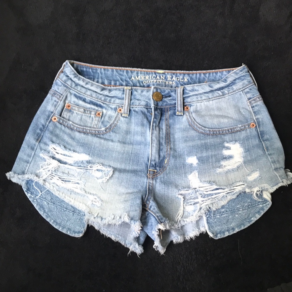 American Eagle Hi-Rise Distressed Shorts🎀